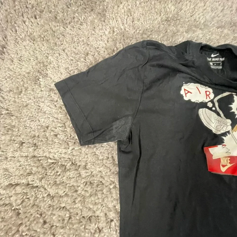Nike Air Force One black‎ and red graphic tee